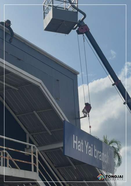 งานรื้อถอนป้ายเดิมและติดตั้งป้ายใหม่ "Hat Yai branch" ศูนย์บริการ SCANIA สาขาหาดใหญ่